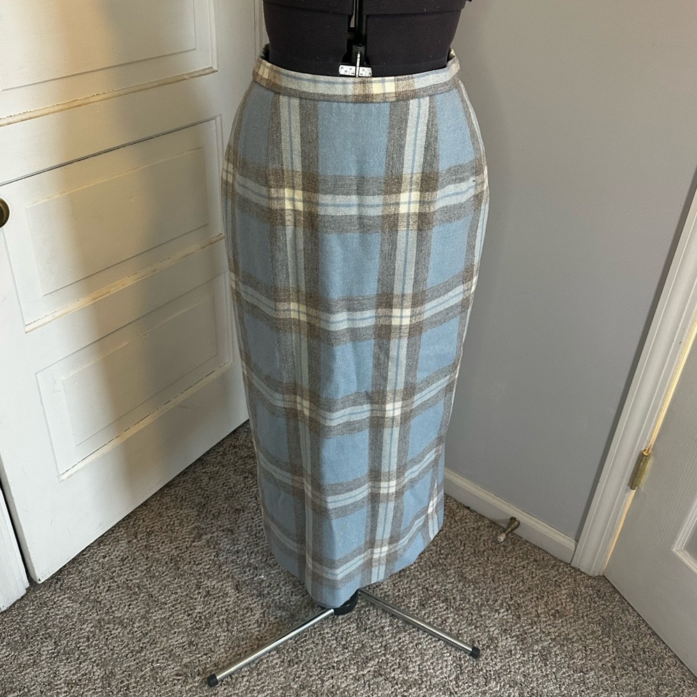 Pendleton blue plaid wool long skirt. Size 8.